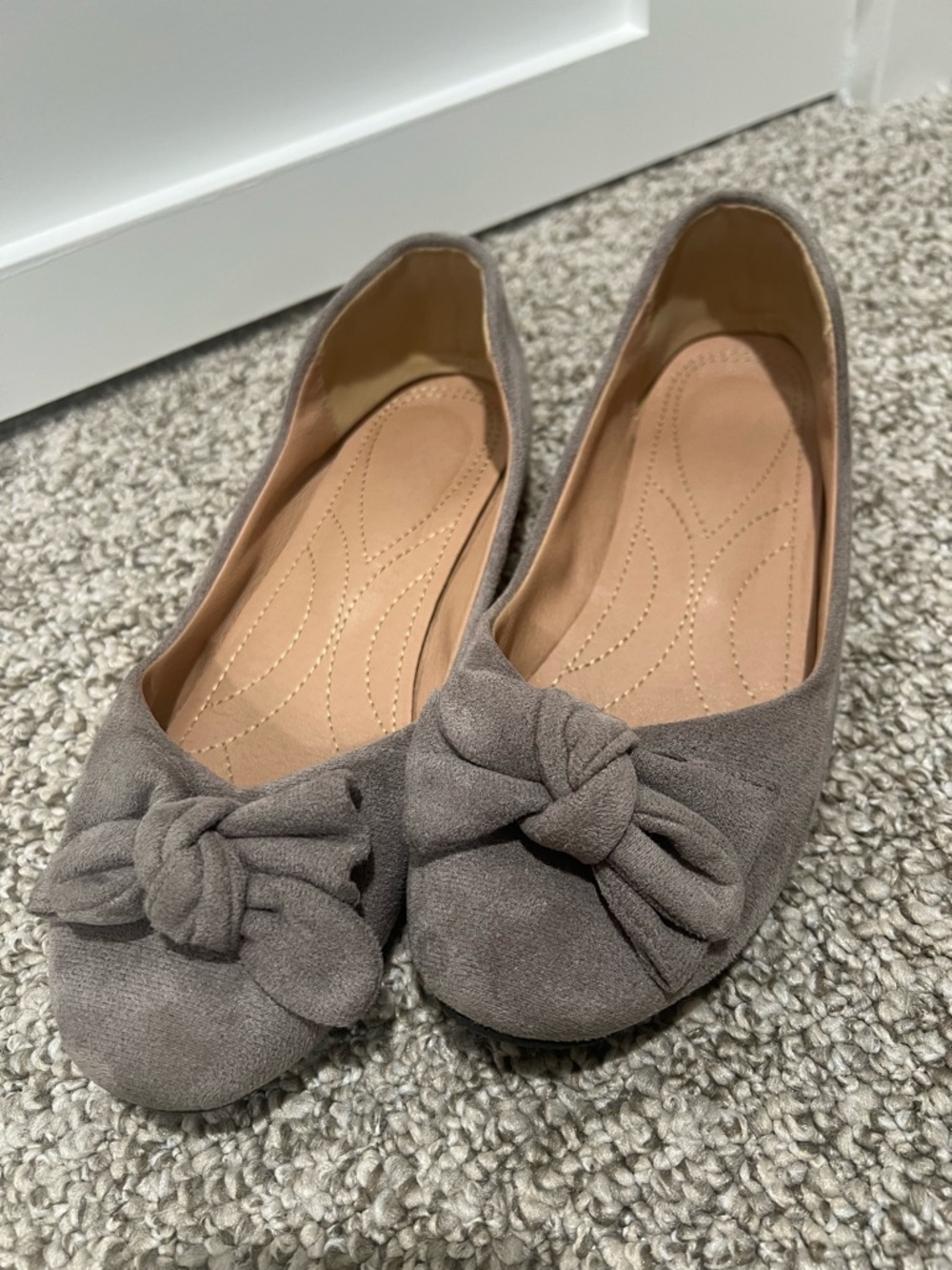 Taupe Suede Ballet Flats Bow Detail Women’s Size 7.5 Comfortable - Picture 2 of 12